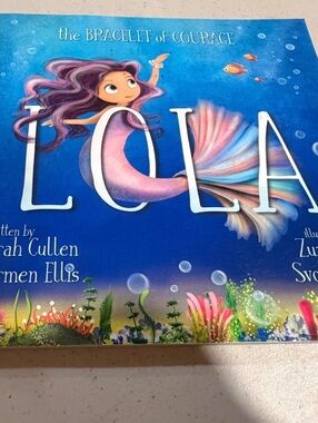 Lola The Bracelet of Courage  Sarah Cullen & Carmen Ellis